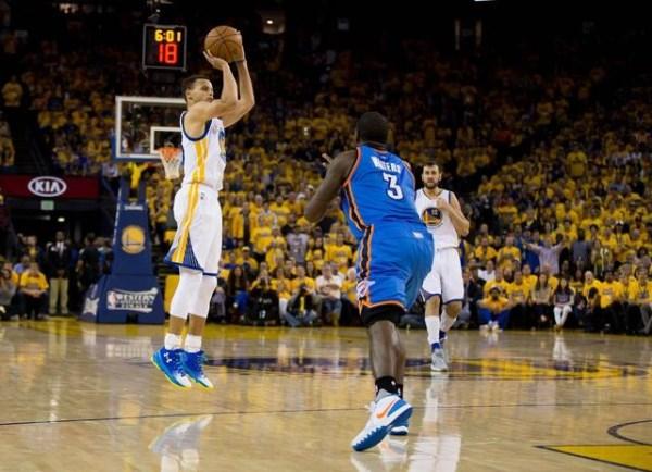  库里常规赛总三分球破千  