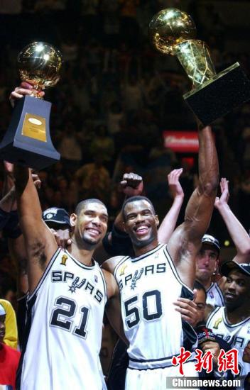  文班亚马,新秀赛季,达成,20+10+5  