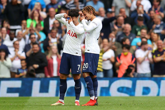  曼城客场奏凯三连胜强势领跑积分榜